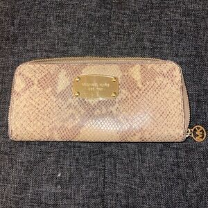 ❤️ MICHAEL KORS LARGE SNAKESKIN WALLET ❤️